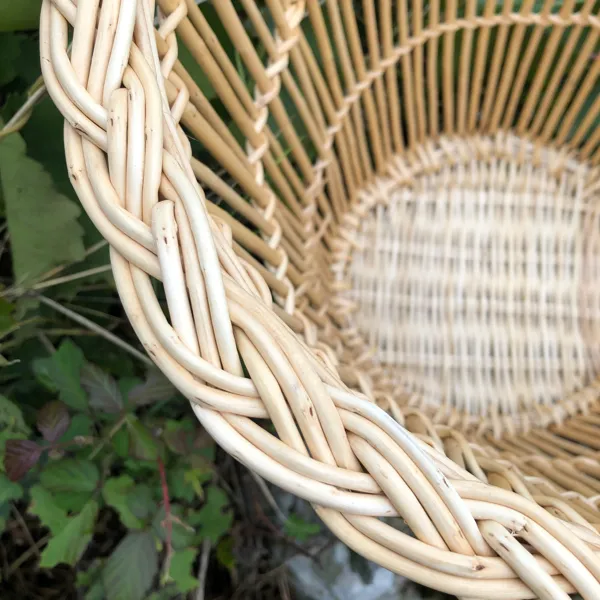 Vannerie ajourée, bordure natée, osier blanc, 