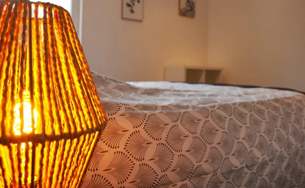 Chambre 1(Lit 140x190 - Petite penderie)