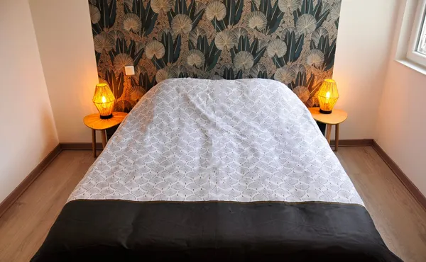 Chambre 1(Lit 140x190 - Petite penderie)