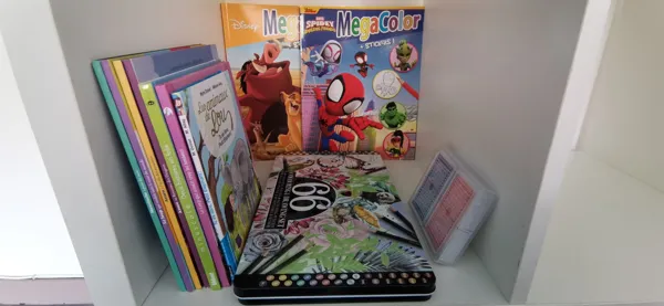 Pour les petits et pour les grands...(Livres enfants, coloriage, crayons de couleurs, jeux de cartes, jeux de société...)