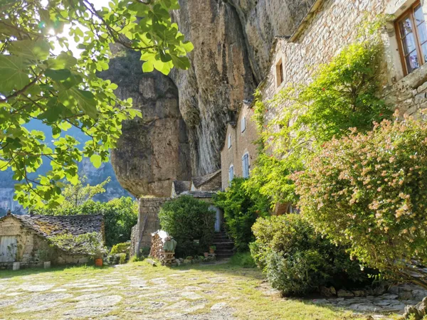 Randonnée du point sublime dans les gorges du Tarn(Compter 45min-1h en voiture pour se rendre au départ de la randonnée - Celle-ci grimpe beaucoup, il faut être à l'aise mais en vaut le détour, retour en boucle en passant par un petit village troglodyte - Si vous souhaitez la faire, n'hésitez pas à me demander des infos, ça sera avec plaisir)
