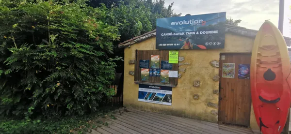 Retrouvez en bas de l'immeuble un point info pour faire pleins de superbes activités au départ de Creissels (canoës, kayaks, barques, paddles, parapentes, etc...)Contact : Evolution2 - 05 65 59 12 41(Réservez votre activité en avance)