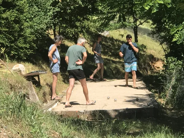 Le terrain de pétanque