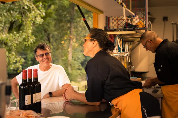 Un accueil jovial et chaleureux !, La guinguette chez Jaja