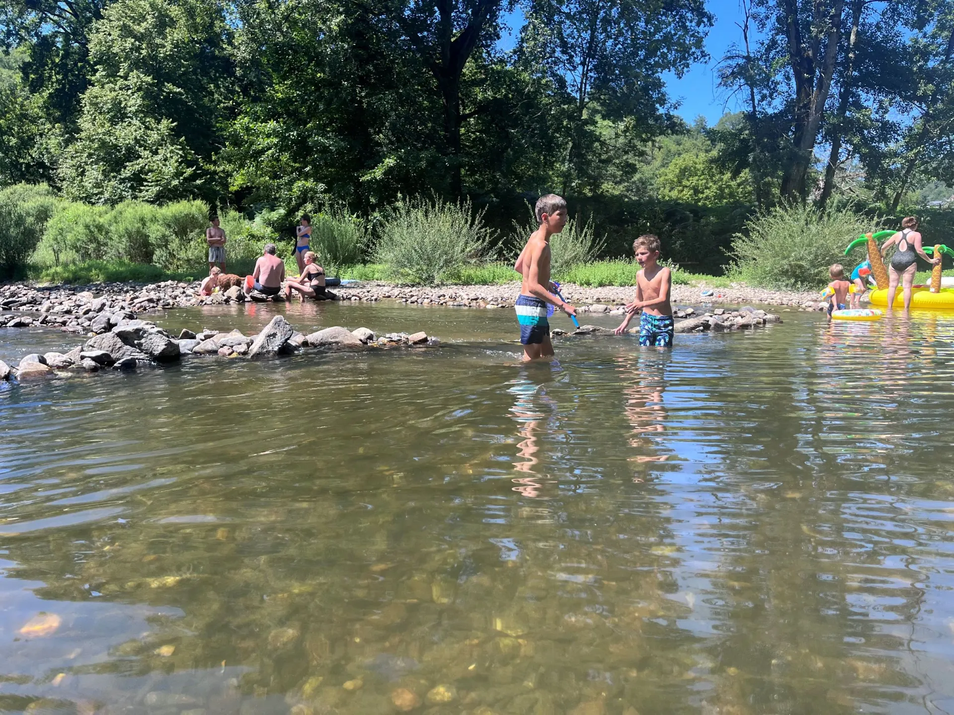 Baignade dans un environnement préservé et authentique, Baignade en rivière au camping
