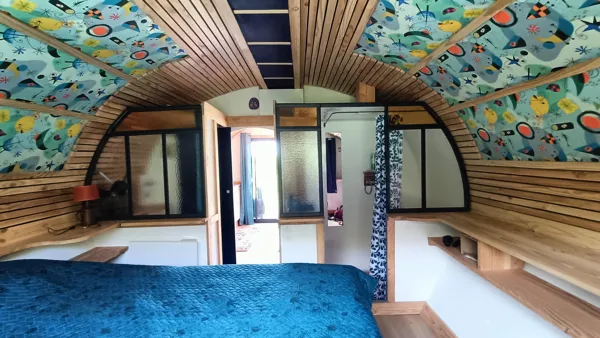 Tiny House Chez Manou - chambre et salle de bain, Cost Hélène