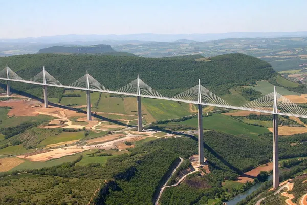 L'Olivier viaduc de Millau à 1 H15, Barasc Alain