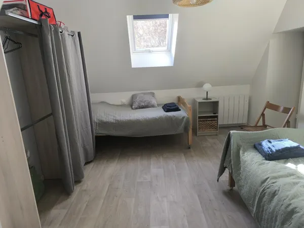 Chambre enfants avec deux lits simples