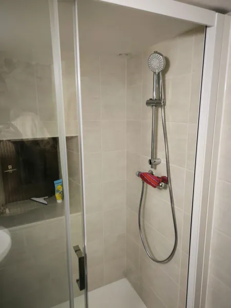 Douche avec mitigeur thermostatique
