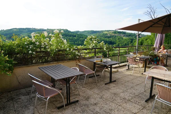 HOTEL-RESTAURANT LE MURIER DE VIELS