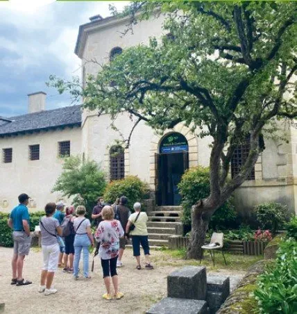 Visite guidée au musée des Mœurs et Coutumes