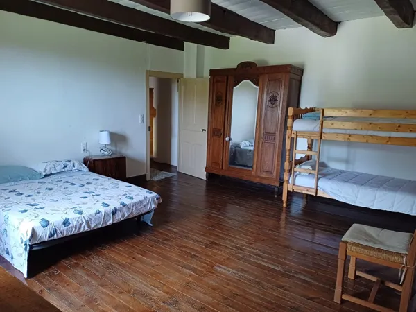 Chambre 1 lit double + 1 lit superposé