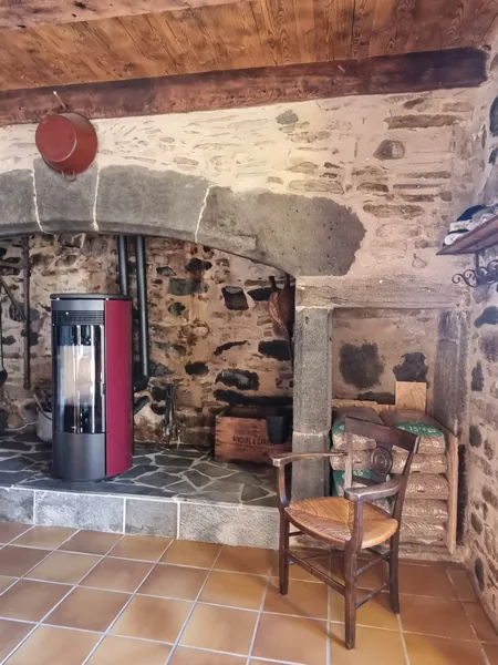 Poêle à granulés dans la cuisine