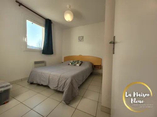 Le 59 de la Maison Bleue- Chambre avec un grand lit., Office de Tourisme des Causses à l'Aubrac