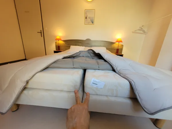 Le 3 de la Maison Bleue- Chambre avec les lits jumeaux., Office de Tourisme des Causses à l'Aubrac