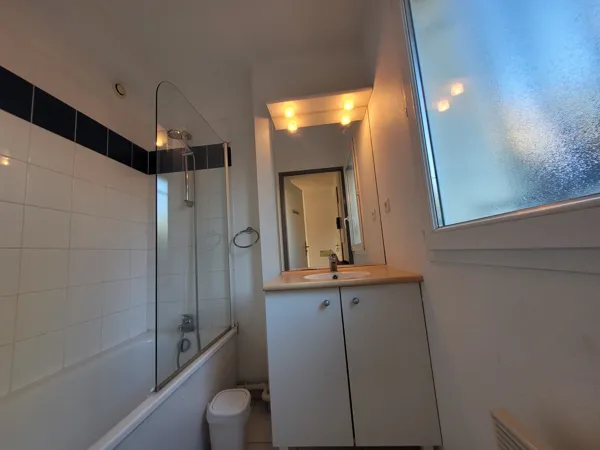 Le 3 de la Maison Bleue- Salle de bain, Office de Tourisme des Causses à l'Aubrac