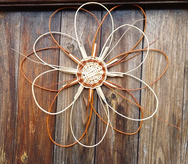 Faites-le vous-même en atelier 2h30  ! Un atelier, c'est un moment privilégié pour découvrir la vannerie, pour + d'infos me contacter directement., jboiral