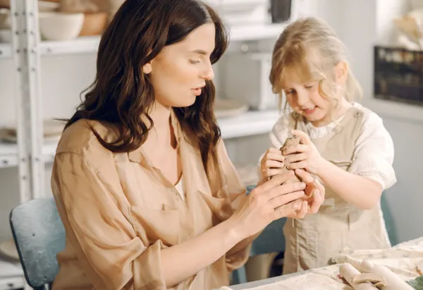 Fabrique en famille : Atelier Poterie – Saint Jean Delnous