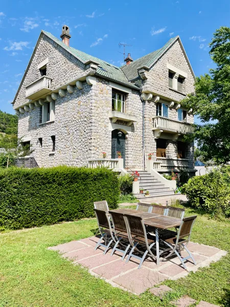 La maison au toit vert