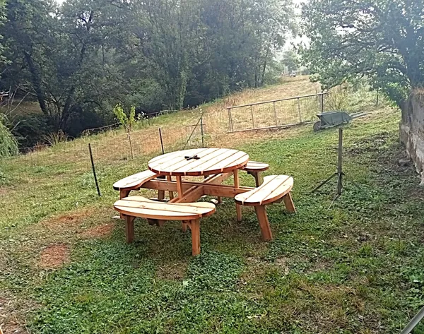 Table pique nique avec grand parasol