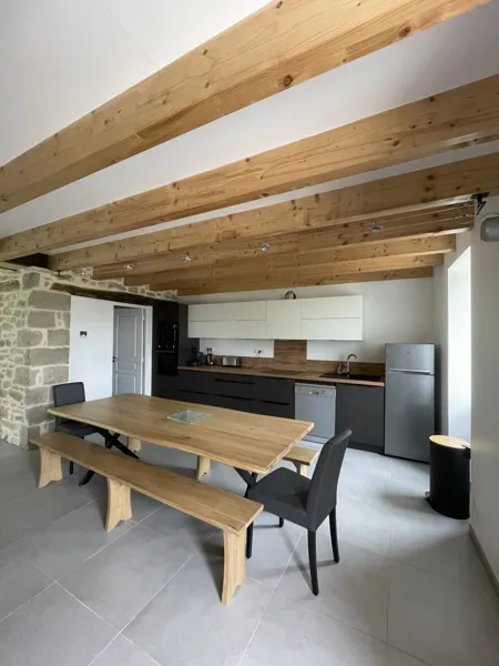 Salle à manger et cuisine photo 1