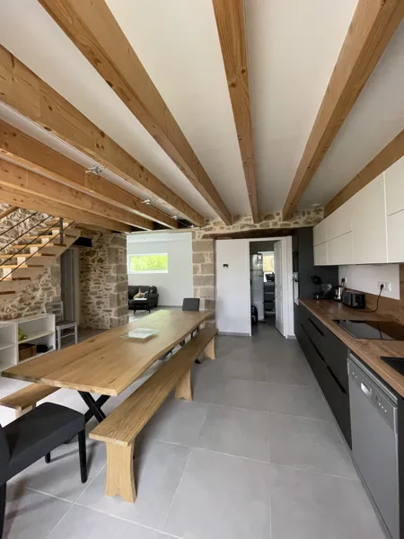 Salle à manger et cuisine photo 2