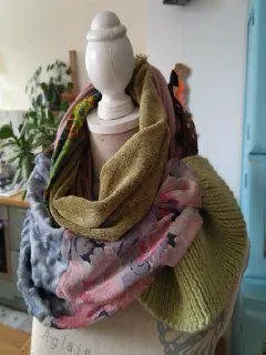 Snood assemblage divers, Eclectic Tics