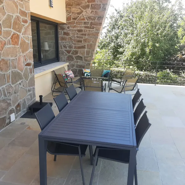 Coin table extérieur terrasse