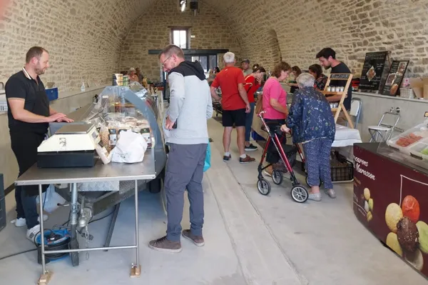 Marché couvert à Laissac