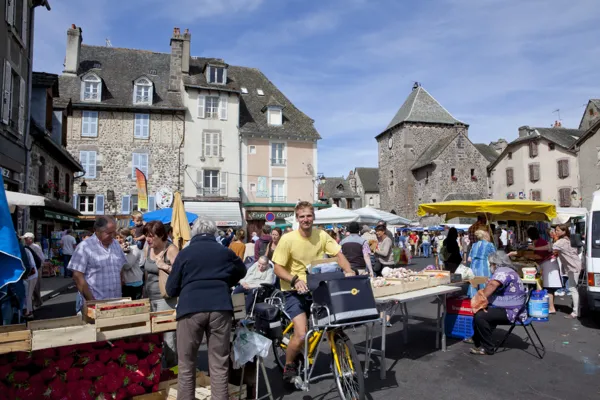 Le célèbre marché du jeudi matin. Toute l'année.