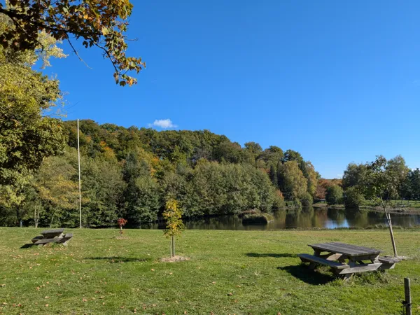 Aire de pique-nique du plan d'eau du Nayrac, OT Terres d'Aveyron