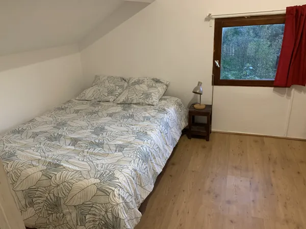 Chambre en mezzanine (fermée) avec un lit double en 140 et un lit simple en 90, Emeline Lebouteiller