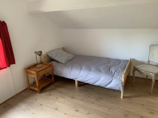 Chambre en mezzanine (fermée) avec un lit double en 140 et un lit simple en 90, Emeline Lebouteiller