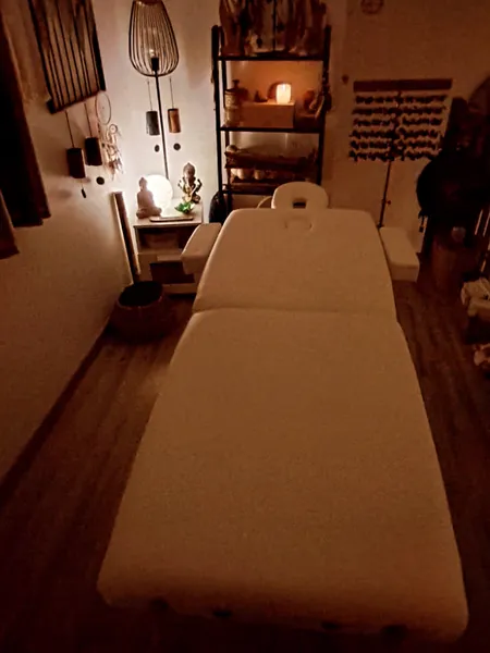 Massage métamorphique , soin énergétique dans mon petit cocon 