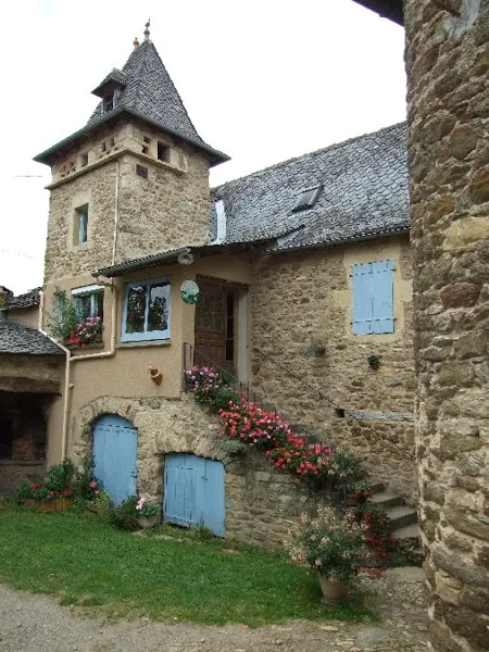 typique demeure avec son pigeonnier