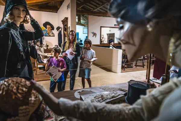 La modiste - Jeu de piste du musée des traditions du Sud-Aveyron, ©V. Govignon - OT Larzac Vallées