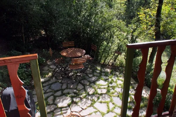 La terrasse et le jardin, La Roulotte de Cabrières