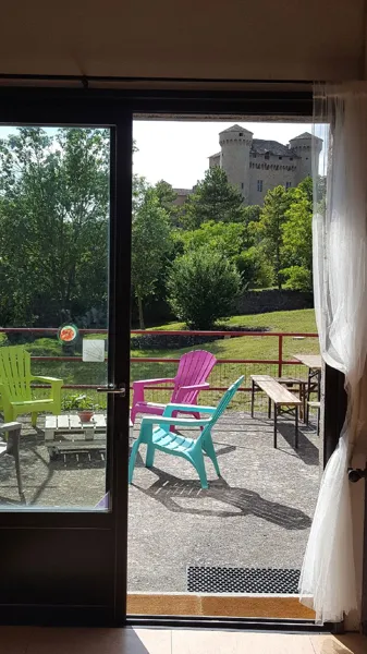 Accés vers la terrasse, Le Gîte de Cabrières