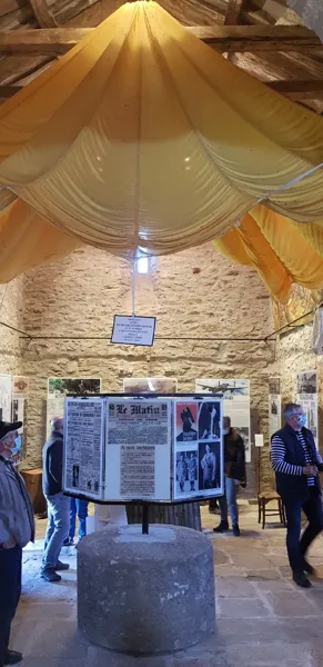 Chapelle de Villelongue - Sous la protection du parachute, OT Pays Ségali - ISSALIS Edith