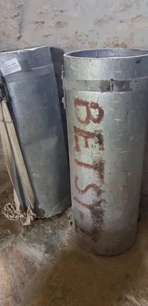 Chapelle de Villelongue - Containers des parachutages, ISSALIS Edith