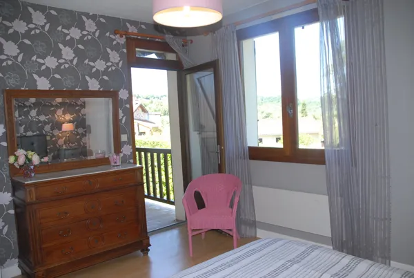 Chambre 1 donnant sur balcon