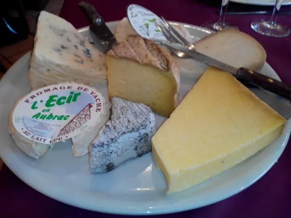 HOTEL RESTAURANT AU BON ACCUEIL, OFFICE DE TOURISME DE PARELOUP LEVEZOU