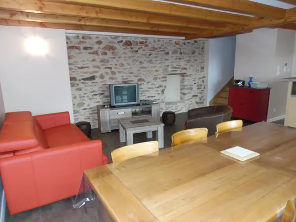 La pièce à vivre avec canapé lit 2 places en 140