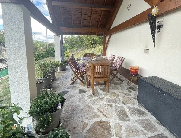 Coin repas sous l'appenti