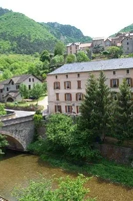 Vue sur la terrasse, HOTEL-RESTAURANT DOUSSIERE