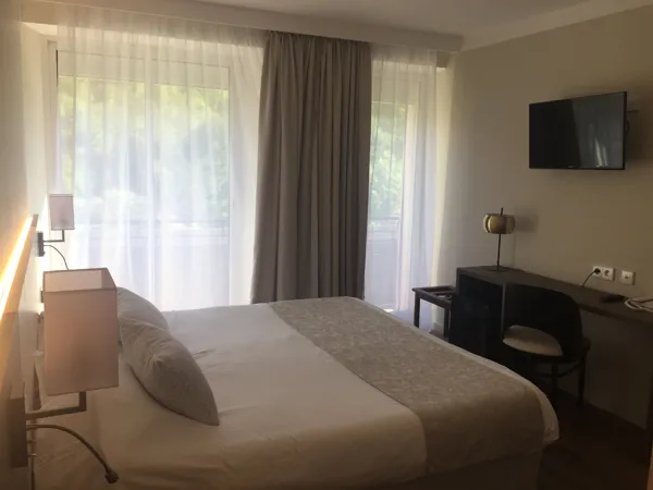 Hôtel Doussière chambre 2, HOTEL DOUSSIERE - RESTAURANT L'ALICANTA