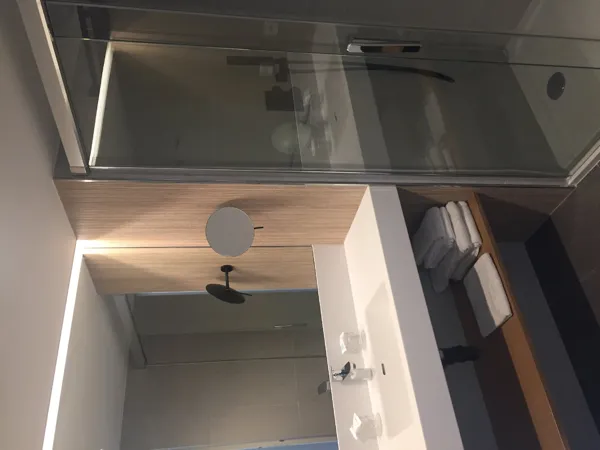 Hôtel Doussière - salle d'eau chambre 6, HOTEL DOUSSIERE - RESTAURANT L'ALICANTA