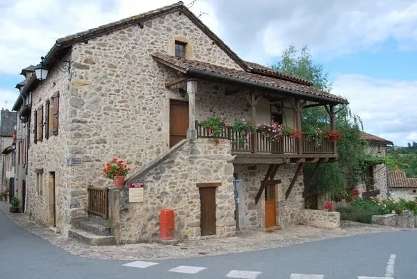 Facade, OFFICE DE TOURISME DU PLATEAU DE MONTBAZENS