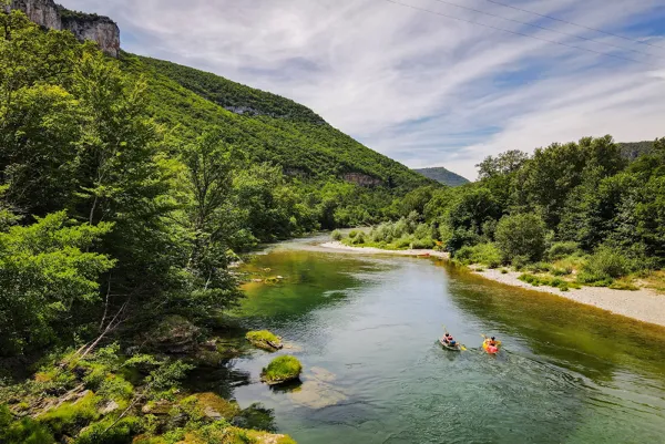 Gite au bord de la rivière idéal pour faire du canoe Dandelion gite spa villa naturellement design 5 étoiles Aveyron Gorges du Tarn, Dandelion Gîte Spa Nature Design Gorges du Tarn