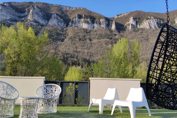 terrasse du gite Dandelion avec vue panoramique sur les Gorges du Tarn Mostuejouls Aveyron-, Dandelion Gîte Spa Nature Design Gorges du Tarn